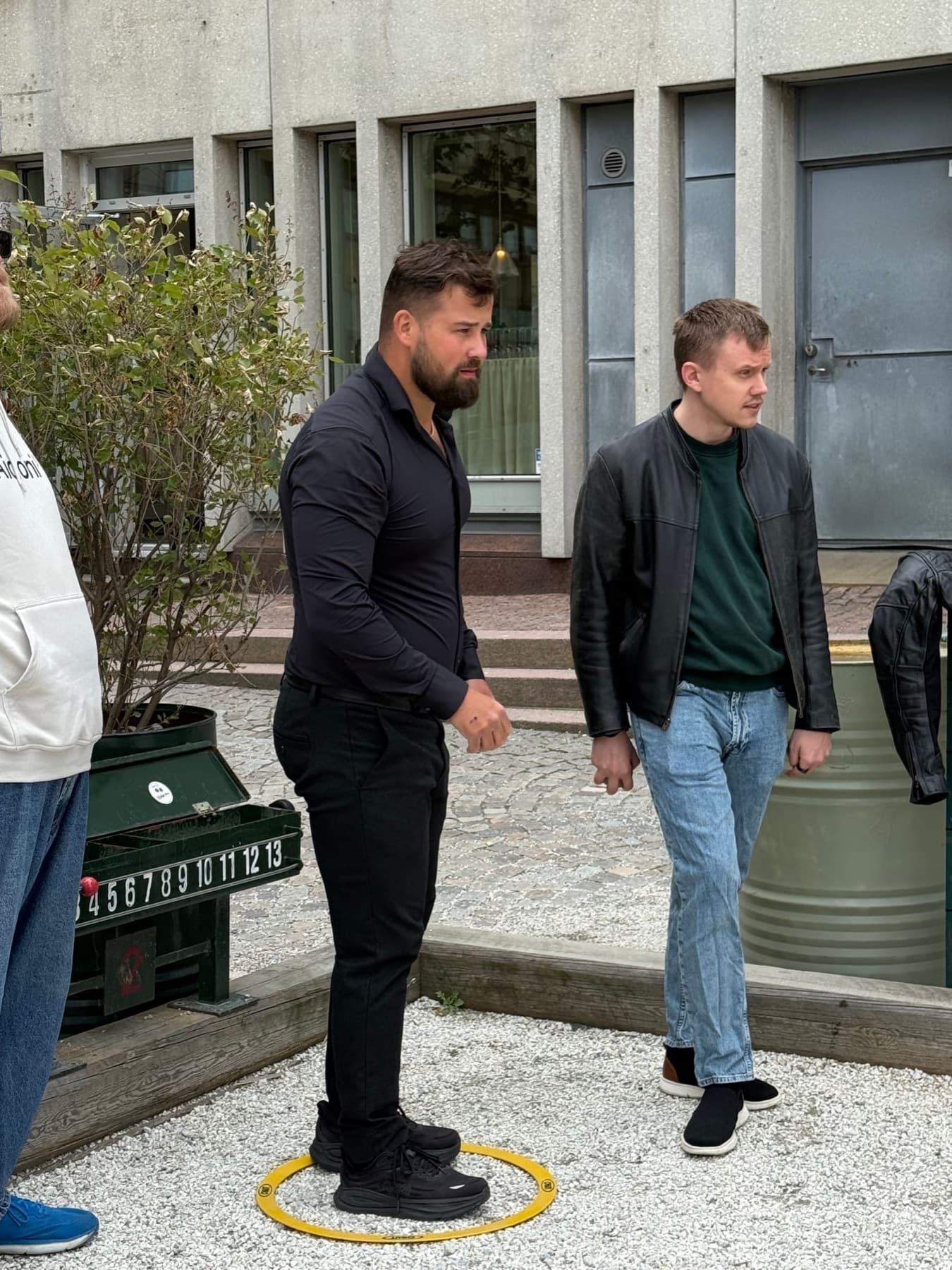 Kollegor på Aidoni utomhus